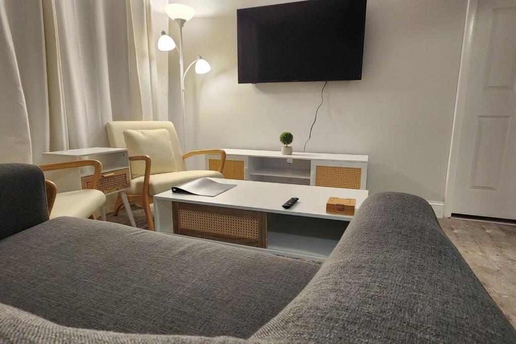 Welcoming Near Shopping Apartment